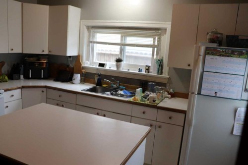 5113 5Th. Avenue, Edson, AB - Indoor Photo Showing Kitchen With Double Sink
