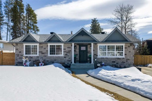 15 Virginia Avenue  Whitecourt, AB T7S 1H2