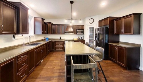 7 Bench Creek Estate, Edson, AB - Indoor Photo Showing Kitchen With Double Sink