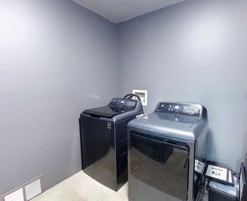 7 Bench Creek Estate, Edson, AB - Indoor Photo Showing Laundry Room
