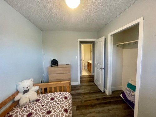 5301 15 Ave, Edson, AB - Indoor Photo Showing Bedroom