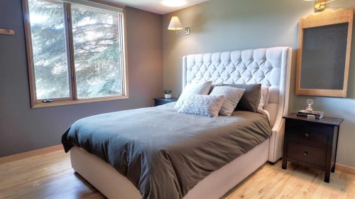 226 Lady Macdonald Drive, Canmore, AB - Indoor Photo Showing Bedroom
