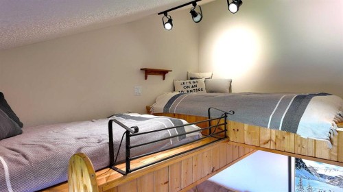226 Lady Macdonald Drive, Canmore, AB - Indoor Photo Showing Bedroom