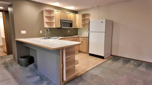 226 Lady Macdonald Drive, Canmore, AB - Indoor Photo Showing Kitchen