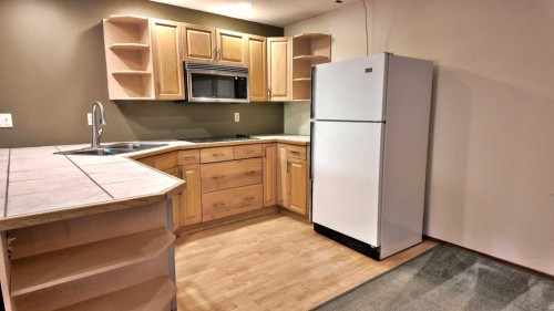 226 Lady Macdonald Drive, Canmore, AB - Indoor Photo Showing Kitchen With Double Sink