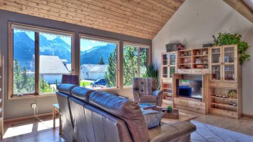 226 Lady Macdonald Drive, Canmore, AB - Indoor Photo Showing Living Room With Fireplace