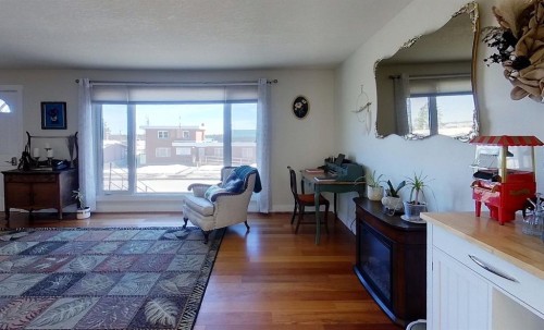 4512 5 Avenue, Edson, AB - Indoor Photo Showing Living Room