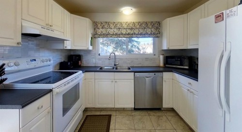 4512 5 Avenue, Edson, AB - Indoor Photo Showing Kitchen With Double Sink