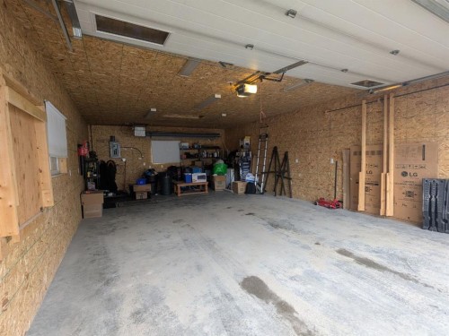 4512 5 Avenue, Edson, AB - Indoor Photo Showing Garage