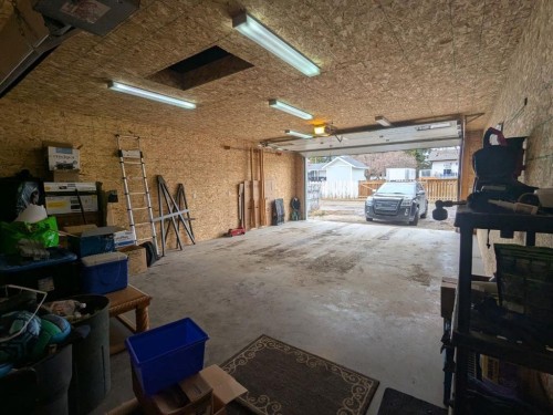 4512 5 Avenue, Edson, AB - Indoor Photo Showing Garage