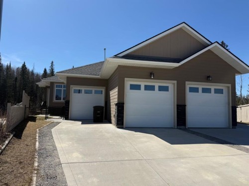 128 BERRY Place  Hinton, AB T7V 0C1