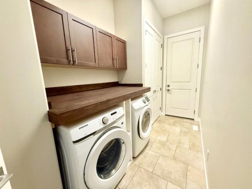 128 Berry Place, Hinton, AB - Indoor Photo Showing Other Room