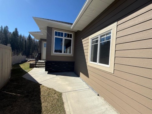 128 Berry Place, Hinton, AB - Outdoor
