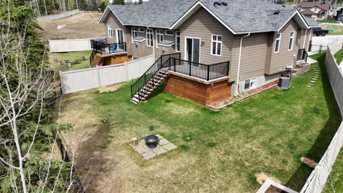 128 Berry Place, Hinton, AB - Indoor Photo Showing Kitchen With Double Sink