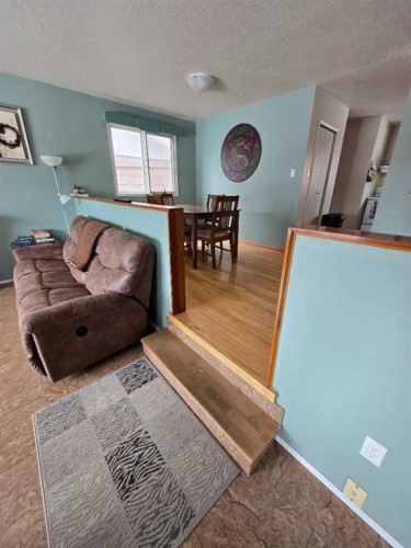 805 8 Street, Fox Creek, AB - Indoor