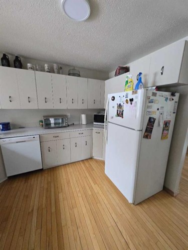 805 8 Street, Fox Creek, AB - Indoor Photo Showing Kitchen