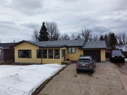805 8 Street Fox Creek, AB T0H 1P0