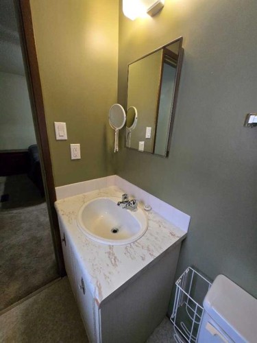 805 8 Street, Fox Creek, AB - Indoor Photo Showing Bathroom