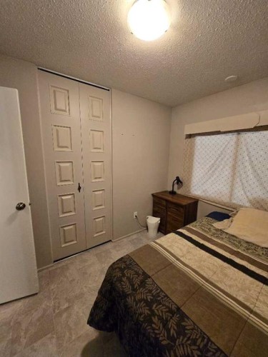 805 8 Street, Fox Creek, AB - Indoor Photo Showing Bedroom