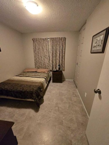 805 8 Street, Fox Creek, AB - Indoor Photo Showing Bedroom