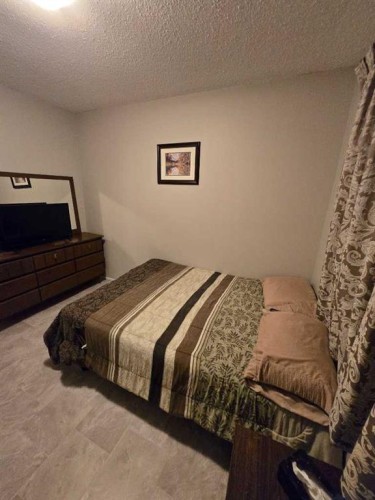 805 8 Street, Fox Creek, AB - Indoor Photo Showing Bedroom