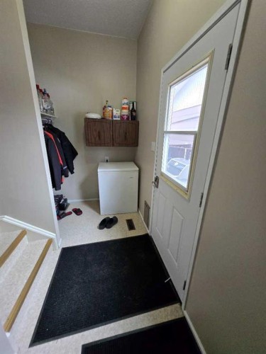 805 8 Street, Fox Creek, AB - Indoor