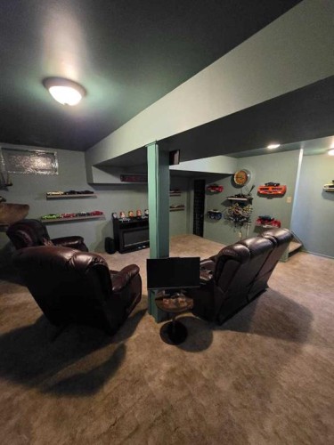 805 8 Street, Fox Creek, AB - Indoor