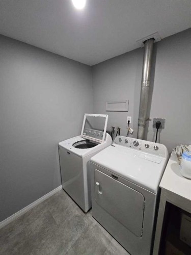805 8 Street, Fox Creek, AB - Indoor Photo Showing Laundry Room
