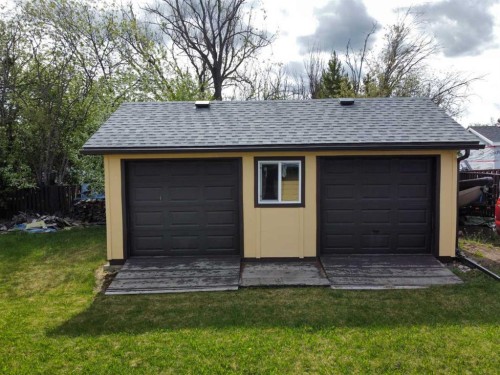 805 8 Street, Fox Creek, AB - Outdoor