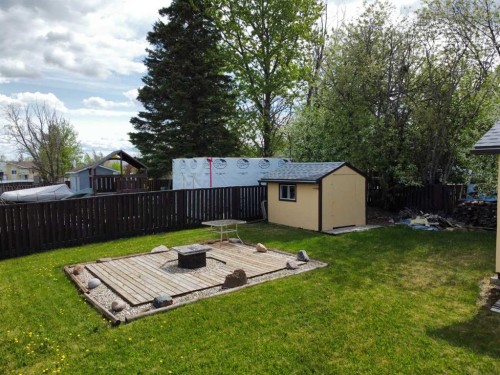 805 8 Street, Fox Creek, AB - Outdoor
