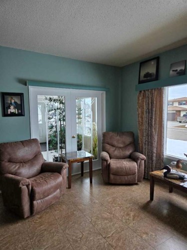 805 8 Street, Fox Creek, AB - Indoor Photo Showing Living Room