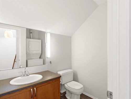 29-242 Benchlands Terrace, Canmore, AB - Indoor Photo Showing Bathroom