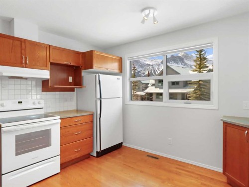 29-242 Benchlands Terrace, Canmore, AB - Indoor Photo Showing Kitchen