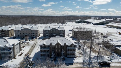 102-501 3, Fox Creek, AB - Outdoor