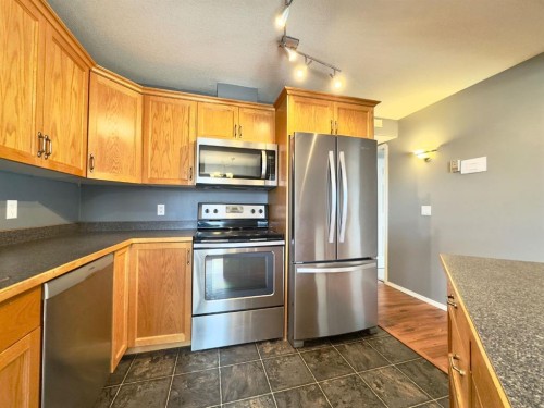 102-501 3, Fox Creek, AB - Indoor Photo Showing Kitchen With Stainless Steel Kitchen