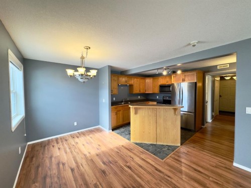 102-501 3, Fox Creek, AB - Indoor Photo Showing Kitchen