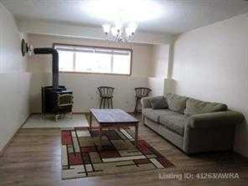 804 10 Street, Fox Creek, AB - Indoor Photo Showing Living Room