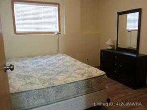 804 10 Street, Fox Creek, AB - Indoor Photo Showing Bedroom