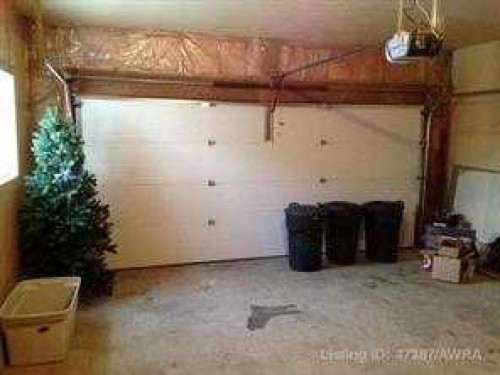 804 10 Street, Fox Creek, AB - Indoor Photo Showing Garage