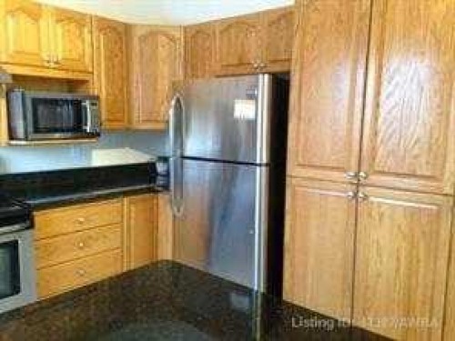 804 10 Street, Fox Creek, AB - Indoor Photo Showing Kitchen