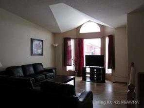 804 10 Street, Fox Creek, AB - Indoor Photo Showing Living Room