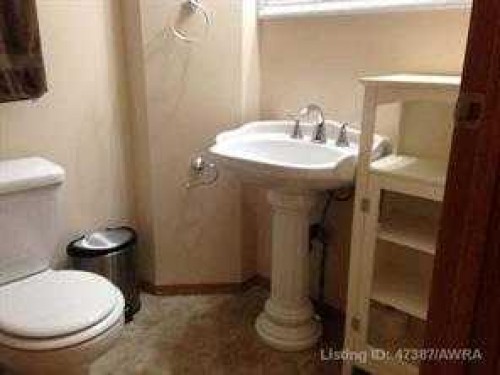 804 10 Street, Fox Creek, AB - Indoor Photo Showing Bathroom