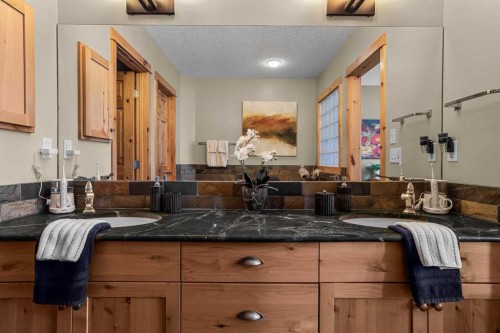 150 Hubman Landing, Canmore, AB - Indoor Photo Showing Bathroom