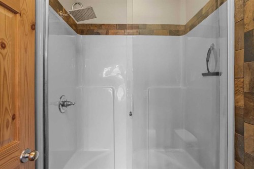 150 Hubman Landing, Canmore, AB - Indoor Photo Showing Bathroom