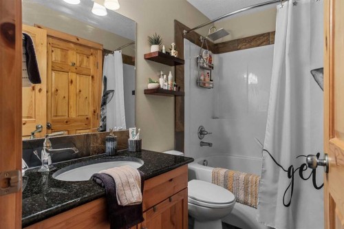 150 Hubman Landing, Canmore, AB - Indoor Photo Showing Bathroom