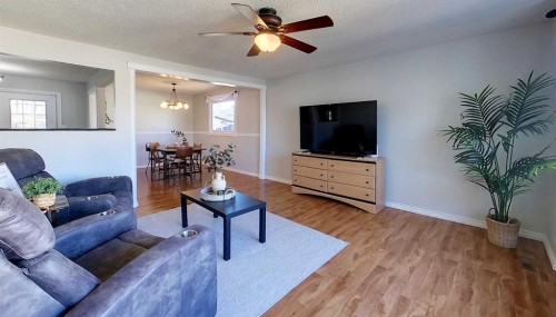 5722 11 Avenue, Edson, AB - Indoor Photo Showing Living Room