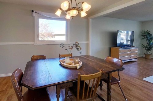 5722 11 Avenue, Edson, AB - Indoor Photo Showing Dining Room