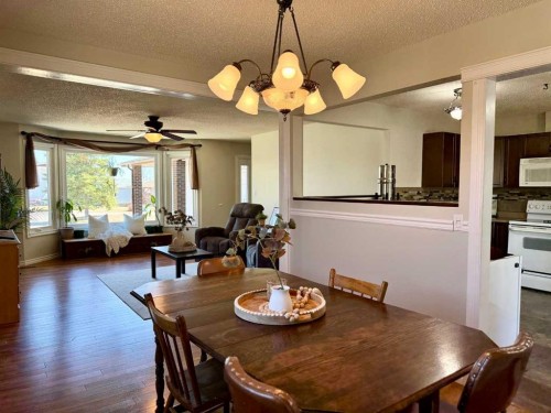 5722 11 Avenue, Edson, AB - Indoor Photo Showing Dining Room