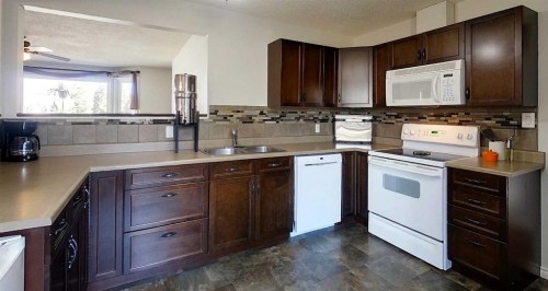 5722 11 Avenue, Edson, AB - Indoor Photo Showing Kitchen With Double Sink