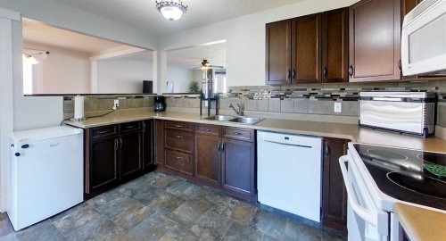 5722 11 Avenue, Edson, AB - Indoor Photo Showing Kitchen With Double Sink